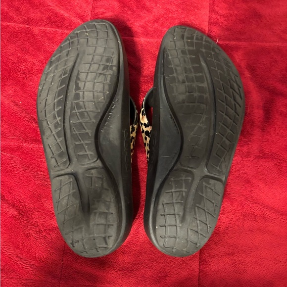 OOFOS Black Sandals with Leopard Print Strap - Picture 5 of 5